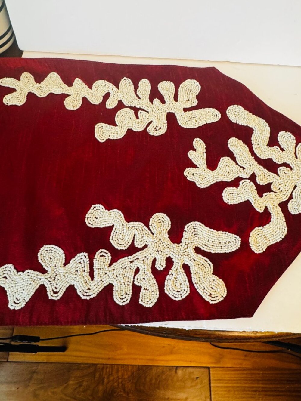 Saro Lifestyle Irena Collection Elegant Red Off-White Table Runner Beaded Embroi - Picture 10 of 16